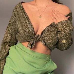 Sage green 🌿🍃patterned blouse